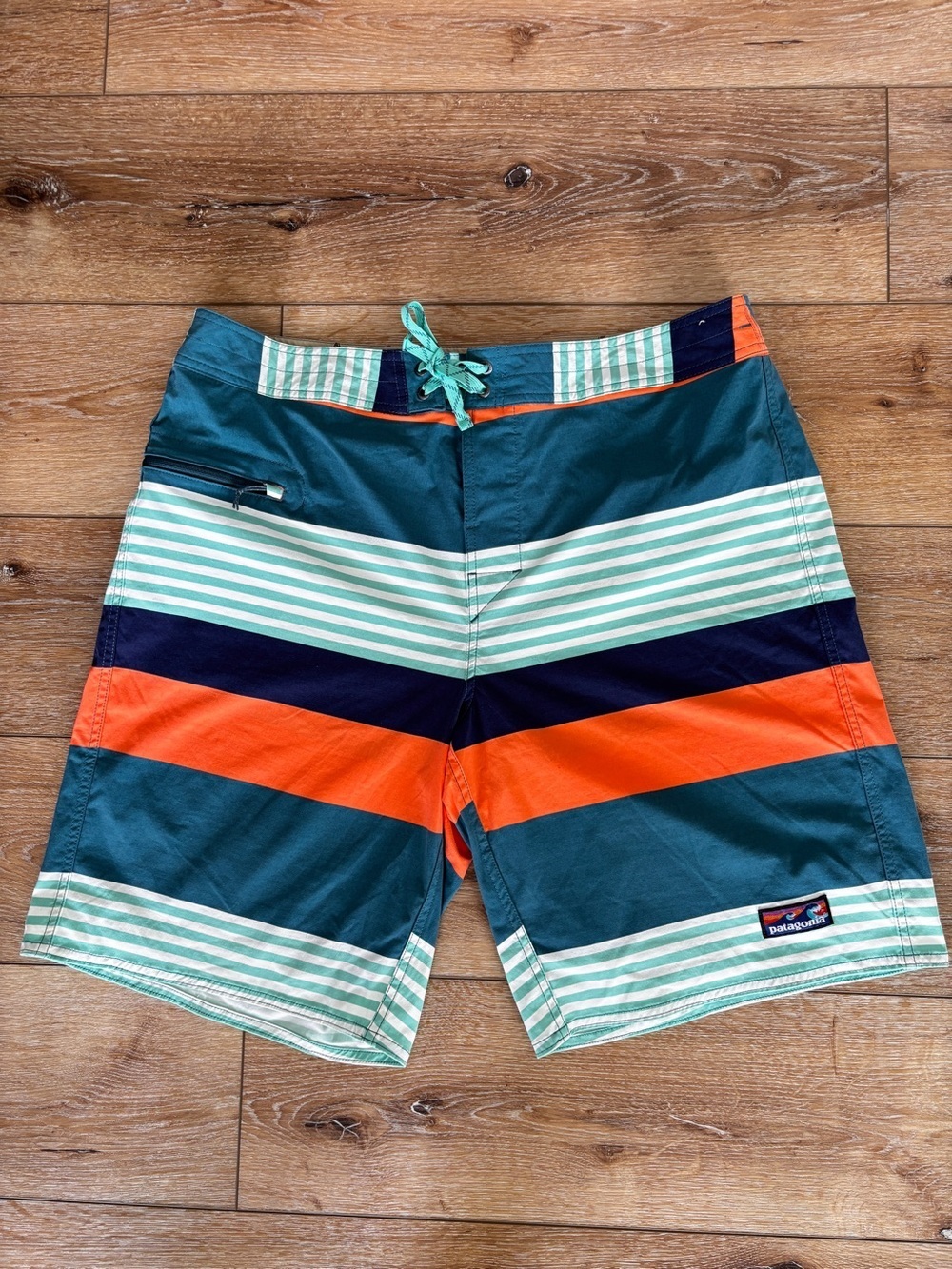 Patagonia Board Shorts Mens Size 38 Striped Wavefarer Swimsuit Surf Trunks NWOT